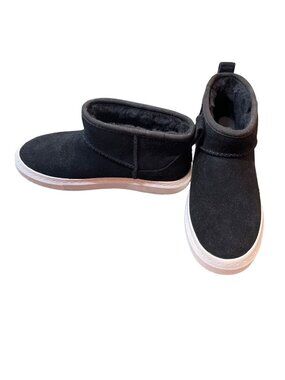 UGG Alameda wms black suede shearling lined mini ankle boot sz 5.5 SKU 10-471